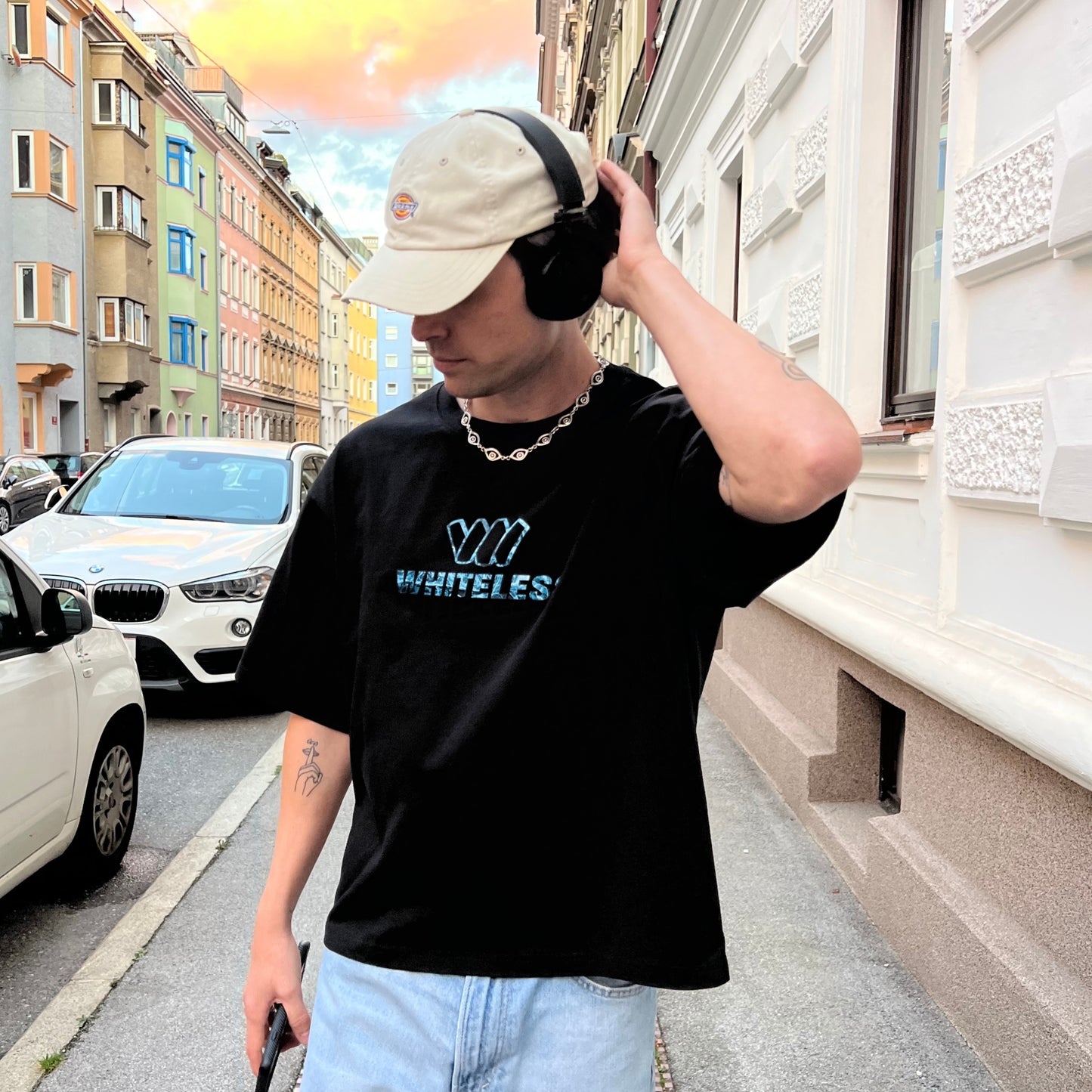 WHITELESS/DROP-001/NEGRO